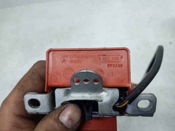 GACHE DE HAYON VW FOX 2005-2009 - Vue 3